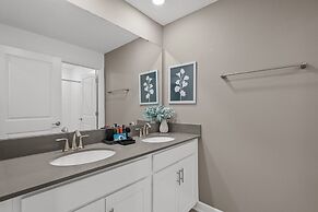 Amazing 4 Bedrooms Home With Pool Close to Disney