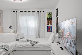 Amazing 4 Bedrooms Home With Pool Close to Disney