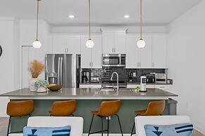 Amazing 4 Bedrooms Home With Pool Close to Disney