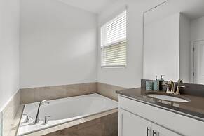 Luxury 5bed Home With Pool and Game Room