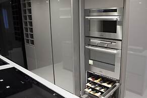 Crystal Skyline Neapolis