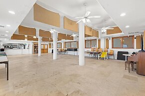 Smyrna Beach Club 818b