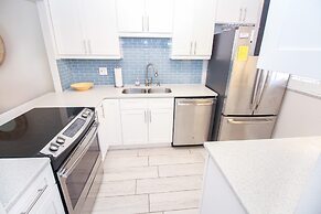 Sea Coast Gardens II 211