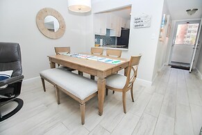 Sea Coast Gardens II 211