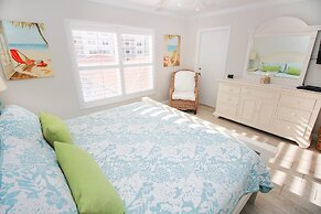 Sea Coast Gardens II 211