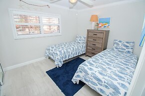 Sea Coast Gardens II 211