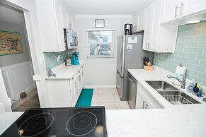 Sea Coast Gardens II 405