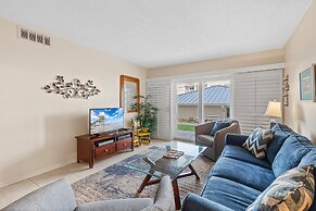 Sea Coast Gardens III 112