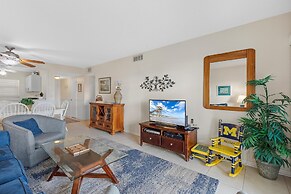 Sea Coast Gardens III 112