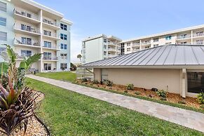 Sea Coast Gardens III 112