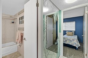 Sea Coast Gardens III 207