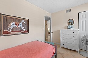 Sea Coast Gardens III 208