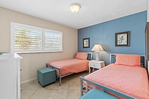 Sea Coast Gardens III 208