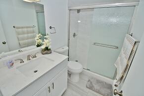 Sea Coast Gardens III 302