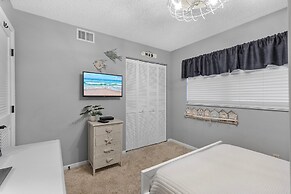 Sea Coast Gardens III 412