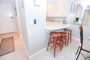 Sea Coast Gardens III 507