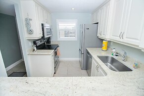 Sea Coast Gardens III 507