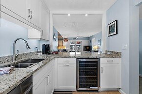 Sea Coast Gardens III 513