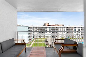 Sea Coast Gardens III 513