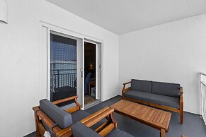 Sea Coast Gardens III 513