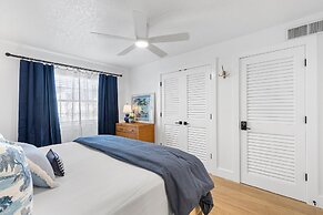 Colony Beach Club 122