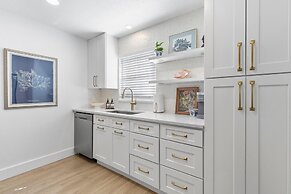 Colony Beach Club 122