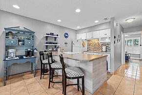 Colony Beach Club 210