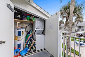 Colony Beach Club 210