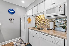 Colony Beach Club 210