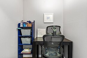 Colony Beach Club 210