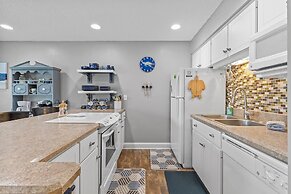 Colony Beach Club 210