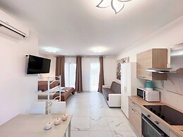 Stylish Downtown Studio