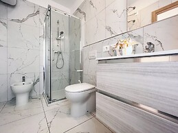 Stylish Downtown Studio