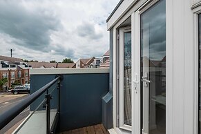 3 Bedroom and 2 Bath House with Balcony