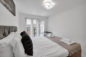 3 Bedroom and 2 Bath House with Balcony