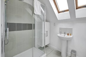 3 Bedroom and 2 Bath House with Balcony