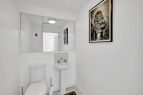 3 Bedroom and 2 Bath House with Balcony