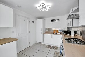 3 Bedroom and 2 Bath House with Balcony