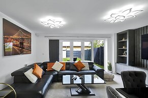 3 Bedroom and 2 Bath House with Balcony