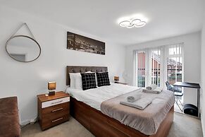 3 Bedroom and 2 Bath House with Balcony