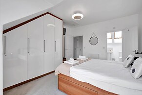 3 Bedroom and 2 Bath House with Balcony