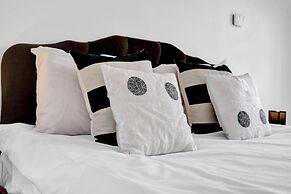 3 Bedroom and 2 Bath House with Balcony