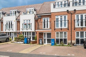 3 Bedroom and 2 Bath House with Balcony