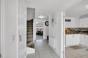 3 Bedroom and 2 Bath House with Balcony