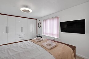 3 Bedroom and 2 Bath House with Balcony