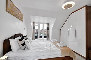 3 Bedroom and 2 Bath House with Balcony