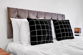 3 Bedroom and 2 Bath House with Balcony