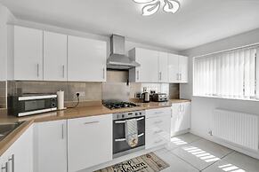 3 Bedroom and 2 Bath House with Balcony