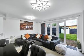 3 Bedroom and 2 Bath House with Balcony