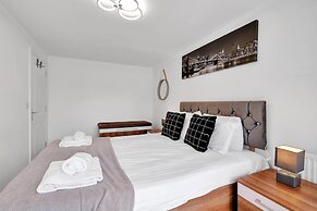 3 Bedroom and 2 Bath House with Balcony